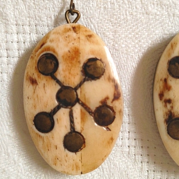 VTG Native Artisan Camel Bone with Brass Inlay on Horn Oval Earrings - Picture 4 of 12